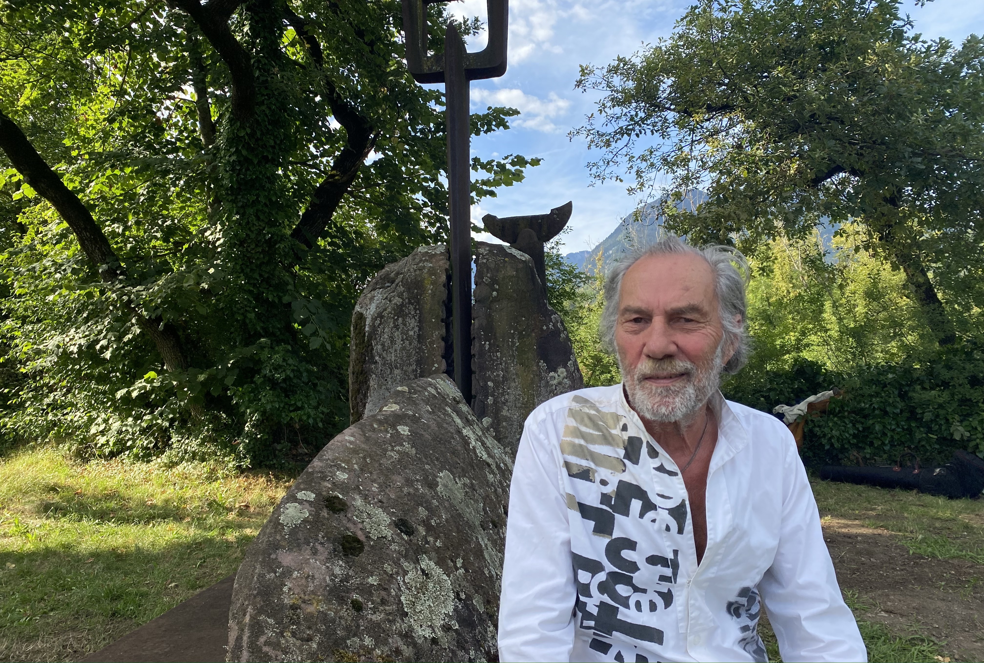 Saint-Triphon : une sculpture d'André Raboud prend place aux côtés de la tour